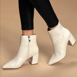 NWOT Steve Madden White Nadalie Pointed Toe Bootie